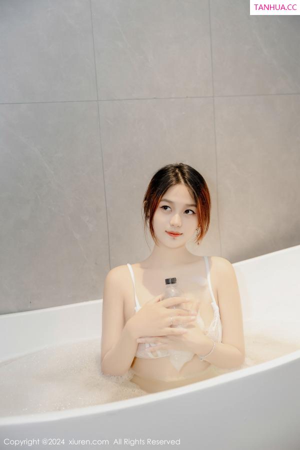   [XiuRen]高清写真图 2024.08.20 No.9037 吴婷婉 新人美腿第70张图片